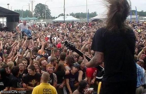 Crowd surfing for all